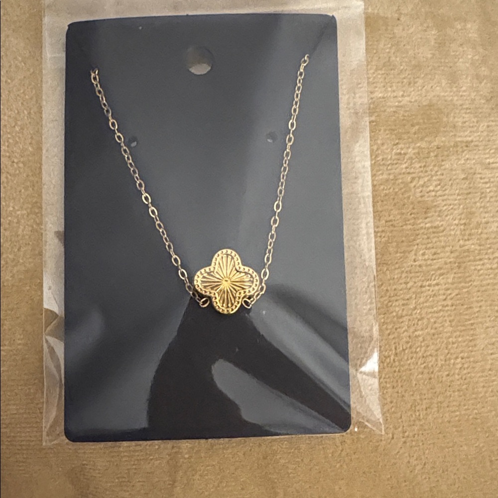 Elegant Gold Pendant Necklace Set - Clover (select 1) - Picture 8 of 8